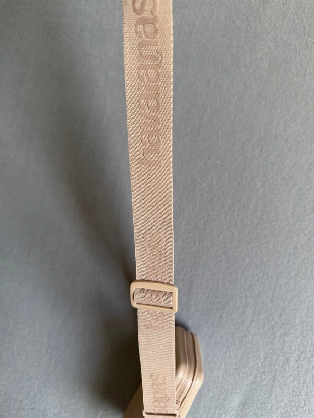 Havaianas Compact Crossbody Phone Pouch in Beige - Picture 3 of 8